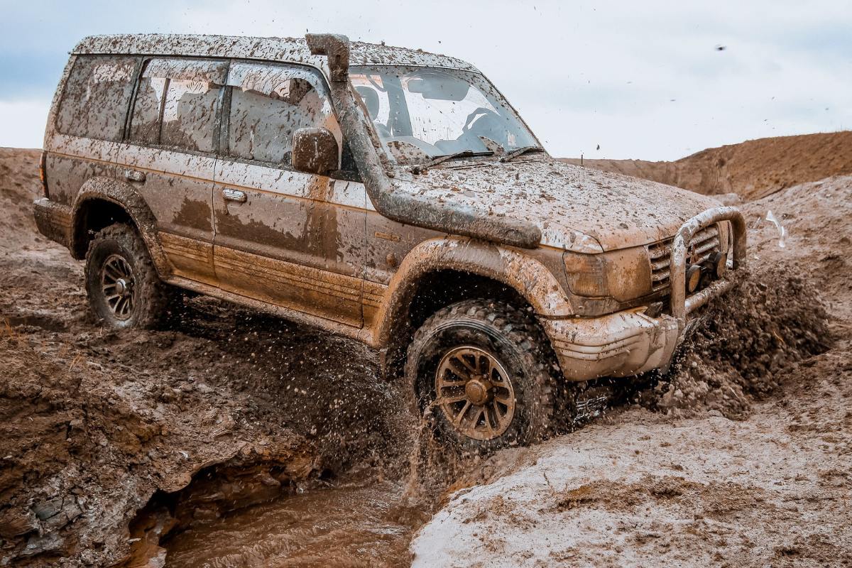 rough track for 4wd with snorkel