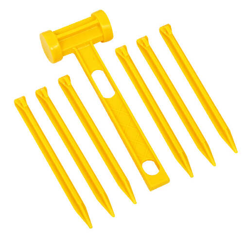 Wildtrak Plastic Pegs And Mallet Set 7 Pce